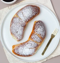 Sweet bread (bulki) with strawberry jam