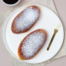 Sweet bread (bulki) with cream